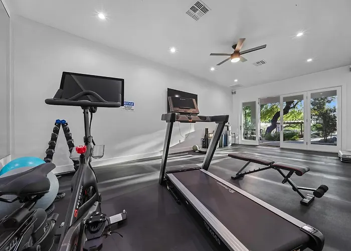 Oasis - Pool Hot Tub & Pickleball Scottsdale